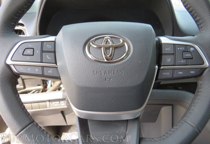 2022 Toyota Sienna - Image 44