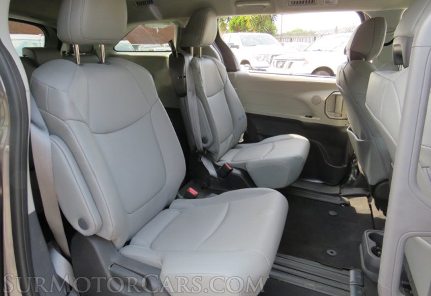 2022 Toyota Sienna - Image 26