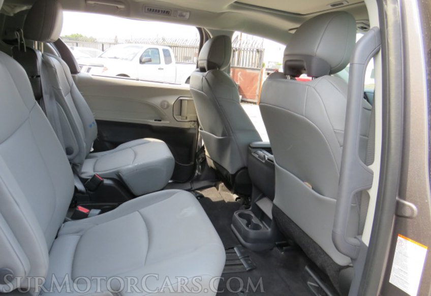 2022 Toyota Sienna - Image 27