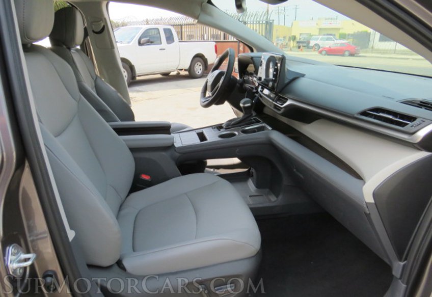2022 Toyota Sienna - Image 24