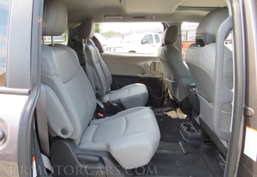 2022 Toyota Sienna - Image 29