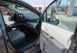 2022 Toyota Sienna - Image 19