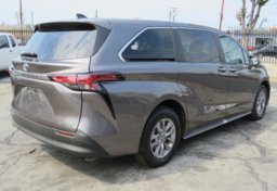 2022 Toyota Sienna - Image 9