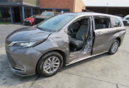 2022 Toyota Sienna - Image 4