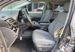 2022 Toyota Sienna - Image 23