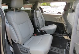 2022 Toyota Sienna - Image 26