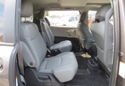 2022 Toyota Sienna - Image 29