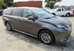2022 Toyota Sienna - Image 1