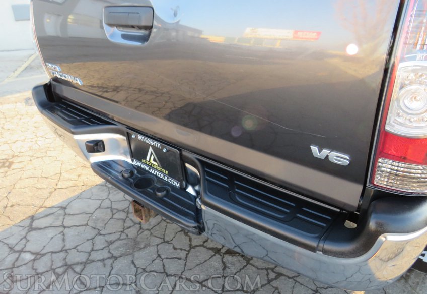 2015 Toyota Tacoma - Image 16