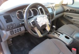 2015 Toyota Tacoma - Image 22