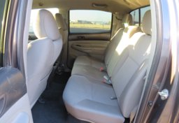 2015 Toyota Tacoma - Image 26