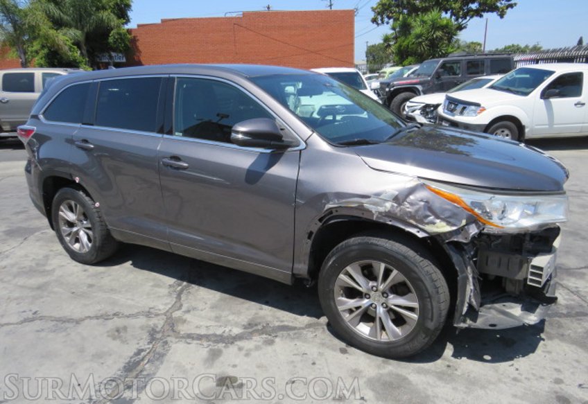 2015 Toyota Highlander - Image 2