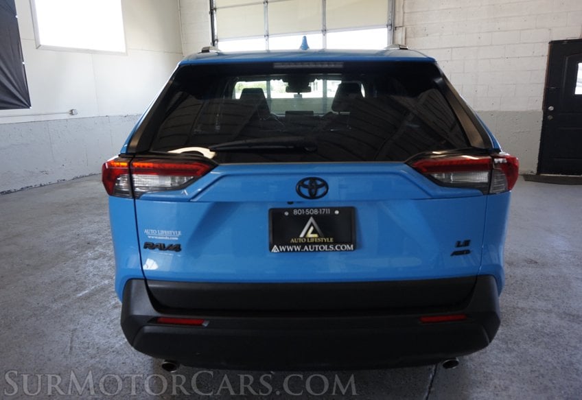 2019 Toyota RAV4 - Image 12
