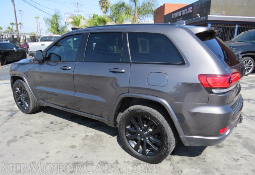 2017 Jeep Grand Cherokee - Image 9