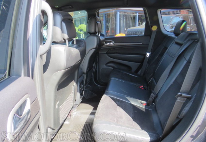 2017 Jeep Grand Cherokee - Image 32