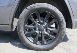 2017 Jeep Grand Cherokee - Image 17