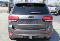 2017 Jeep Grand Cherokee - Image 11