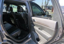 2017 Jeep Grand Cherokee - Image 29