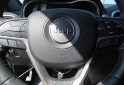 2017 Jeep Grand Cherokee - Image 37