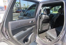 2017 Jeep Grand Cherokee - Image 28