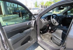 2017 Jeep Grand Cherokee - Image 22