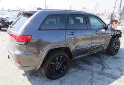 2017 Jeep Grand Cherokee - Image 10