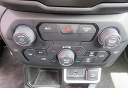 2019 Jeep Renegade - Image 39