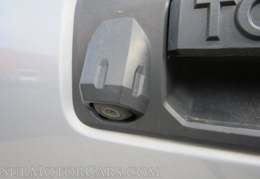 2017 Toyota Tacoma - Image 18