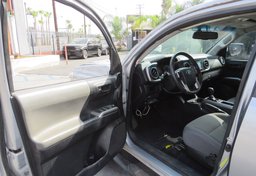 2017 Toyota Tacoma - Image 20