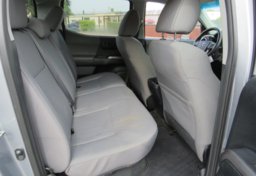 2017 Toyota Tacoma - Image 31