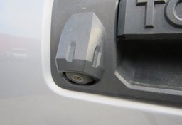 2017 Toyota Tacoma - Image 18