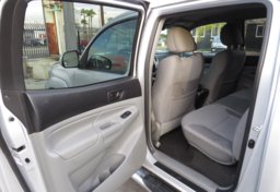 2012 Toyota Tacoma - Image 15