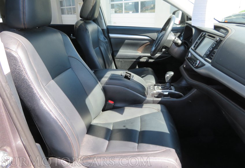 2019 Toyota Highlander - Image 22