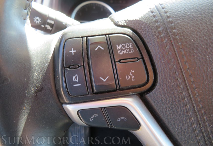 2019 Toyota Highlander - Image 30