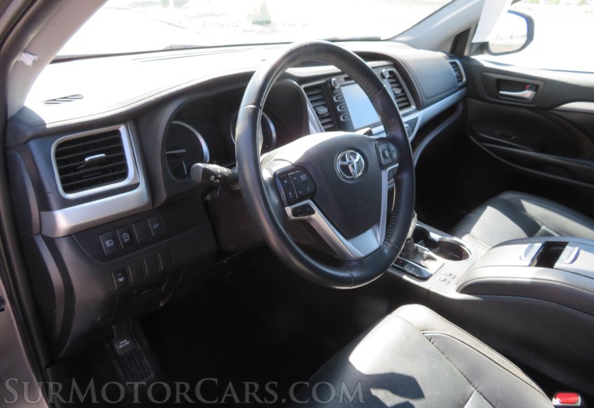 2019 Toyota Highlander - Image 19