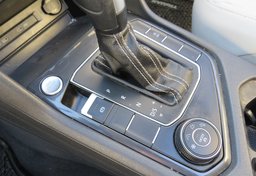 2021 Volkswagen Tiguan - Image 40