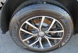 2021 Volkswagen Tiguan - Image 44