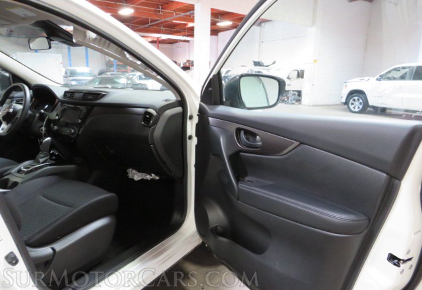 2020 Nissan Rogue Sport - Image 25