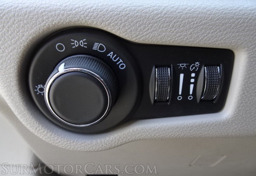 2020 Chrysler Voyager - Image 41
