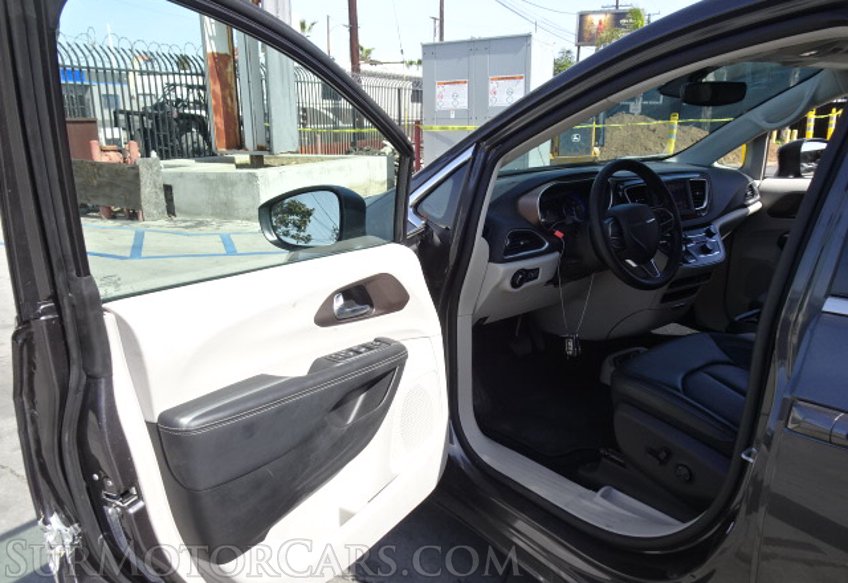 2020 Chrysler Voyager - Image 21