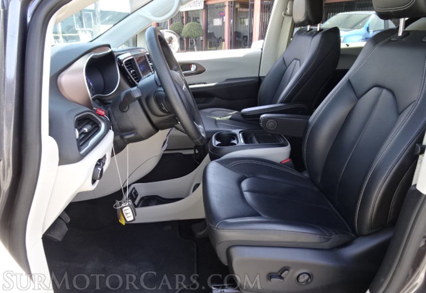 2020 Chrysler Voyager - Image 25