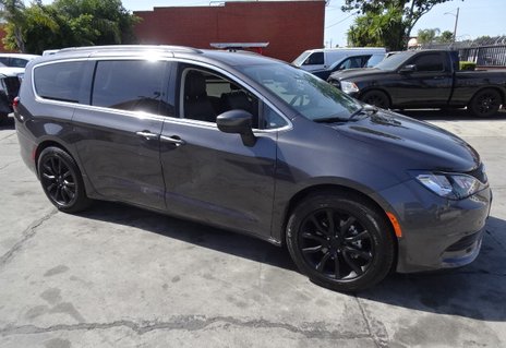 2020 Chrysler Voyager