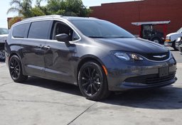 2020 Chrysler Voyager - Image 3