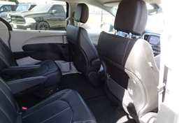 2020 Chrysler Voyager - Image 32