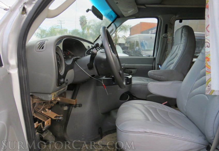 2008 Ford Econoline Cargo Van - Image 19