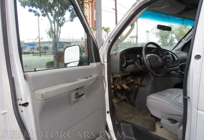 2008 Ford Econoline Cargo Van - Image 17
