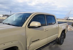 2017 Toyota Tacoma - Image 13