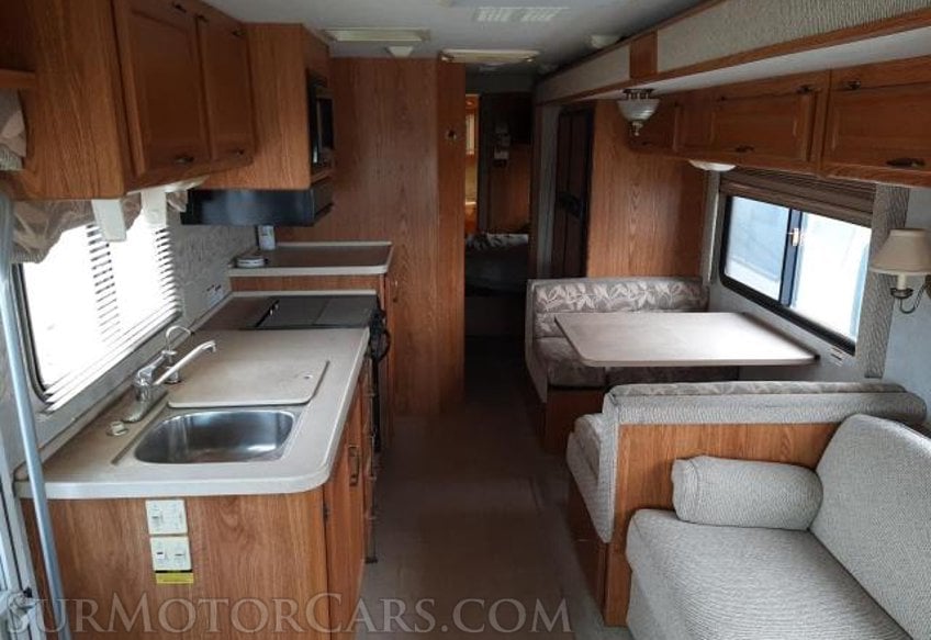 2004 Workhorse MOTORHOME CHASSIS W22 - Image 2