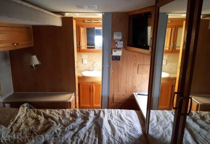 2004 Workhorse MOTORHOME CHASSIS W22 - Image 6