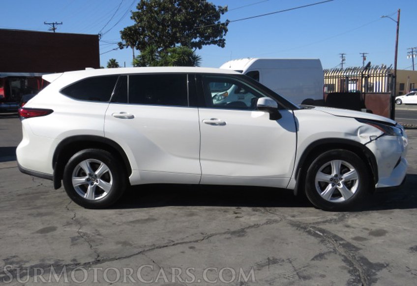 2021 Toyota Highlander - Image 11